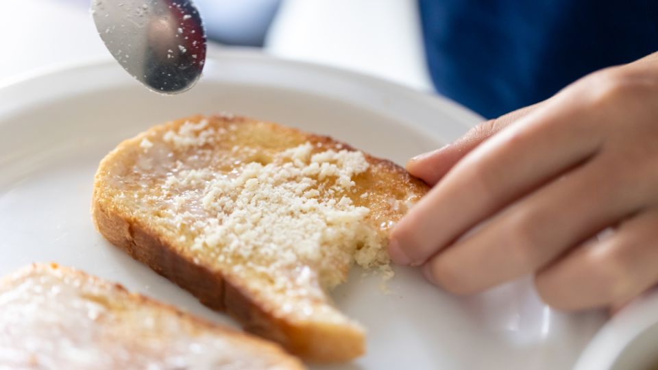 Яично-горчичное масло: простая намазка вкуснее любой икры — готовится за 5 минут