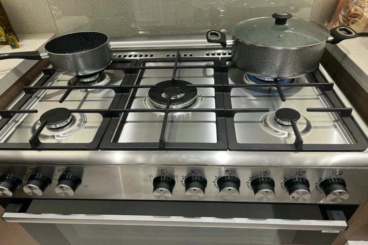 Что будет, если игнорировать жир на плите: простые шаги к идеальной чистоте без усилий