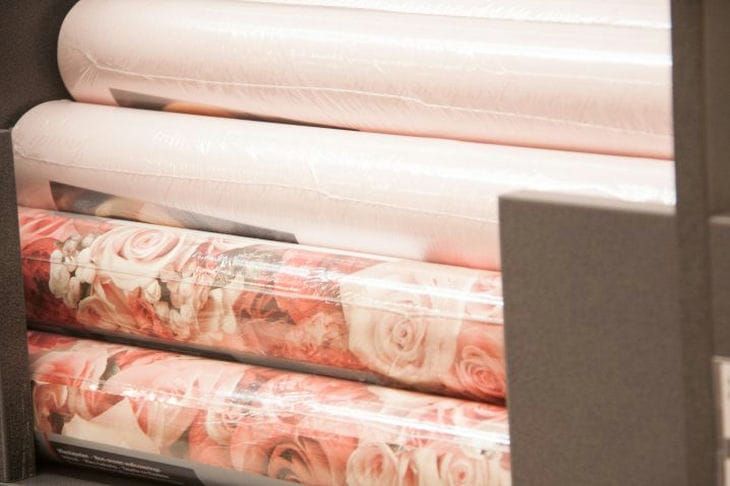 Как снять старые обои: способы, которые работают