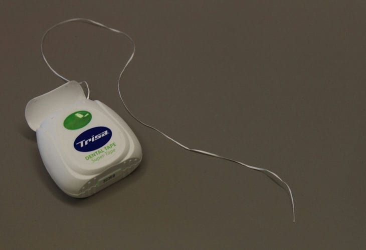 Зубная нить не для зубов: как она спасет ваш ремонт при поклейке обоев