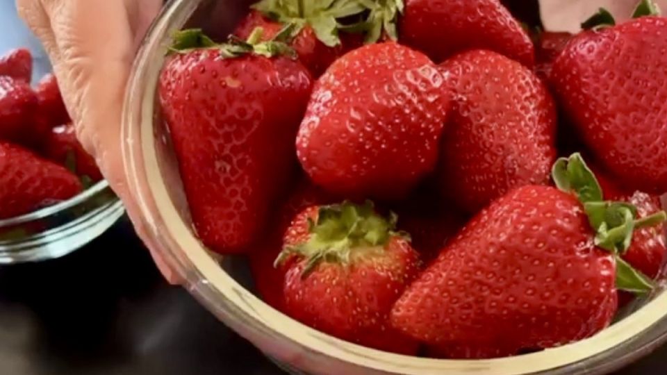 Летний десерт, который покорит ваши вкусовые рецепторы: клубничное желе