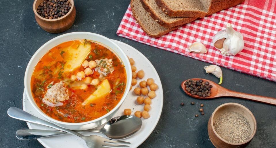 После сытного обеда нередко наступает сонливость и путаница в голове