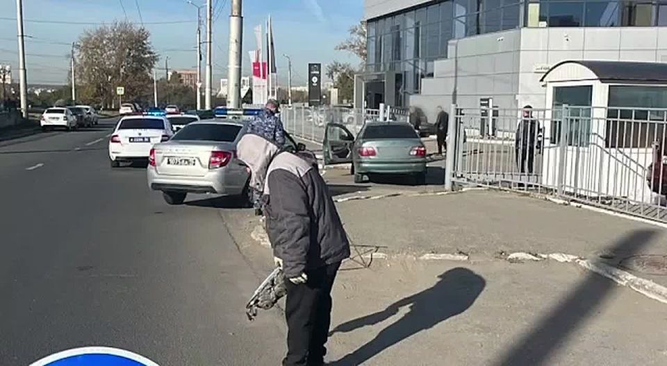  -. 60-  Nissan,    ,    ,   ,      