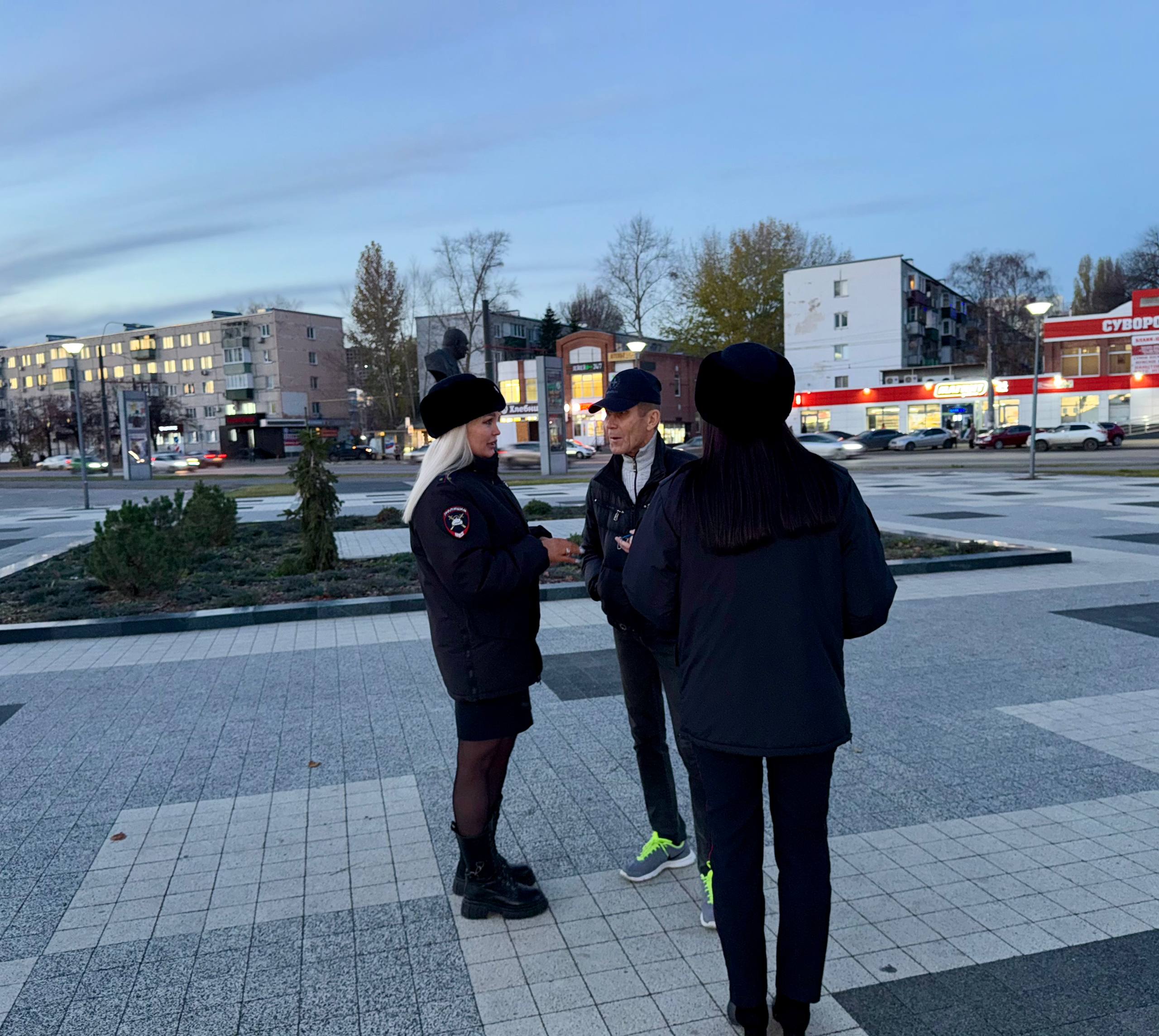 Сотрудники региональной Госавтоинспекции призвали пешеходов быть внимательнымив неблагоприятных погодных условиях Сотрудники региональной Госавтоинспекции призвали пешеходов быть внимательнымив неблагоприятных погодных условиях