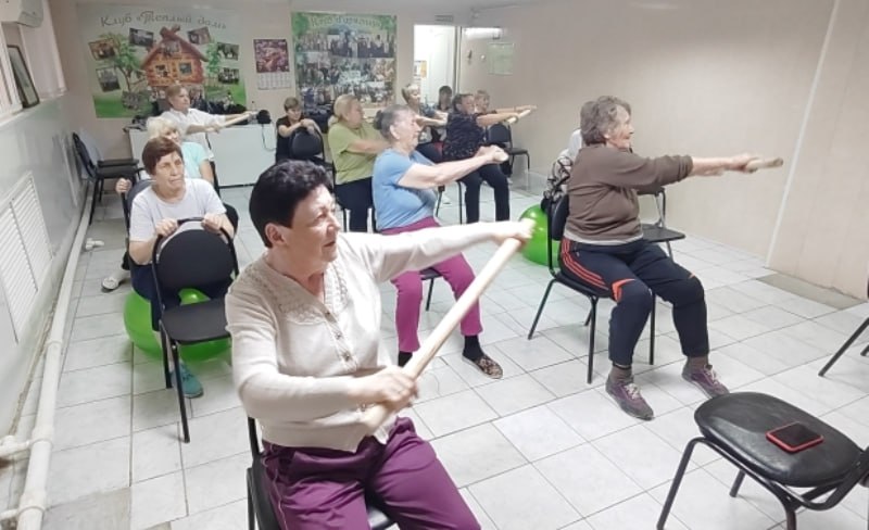 Пенсионеры Пензы поддерживают активность благодаря суставной гимнастике