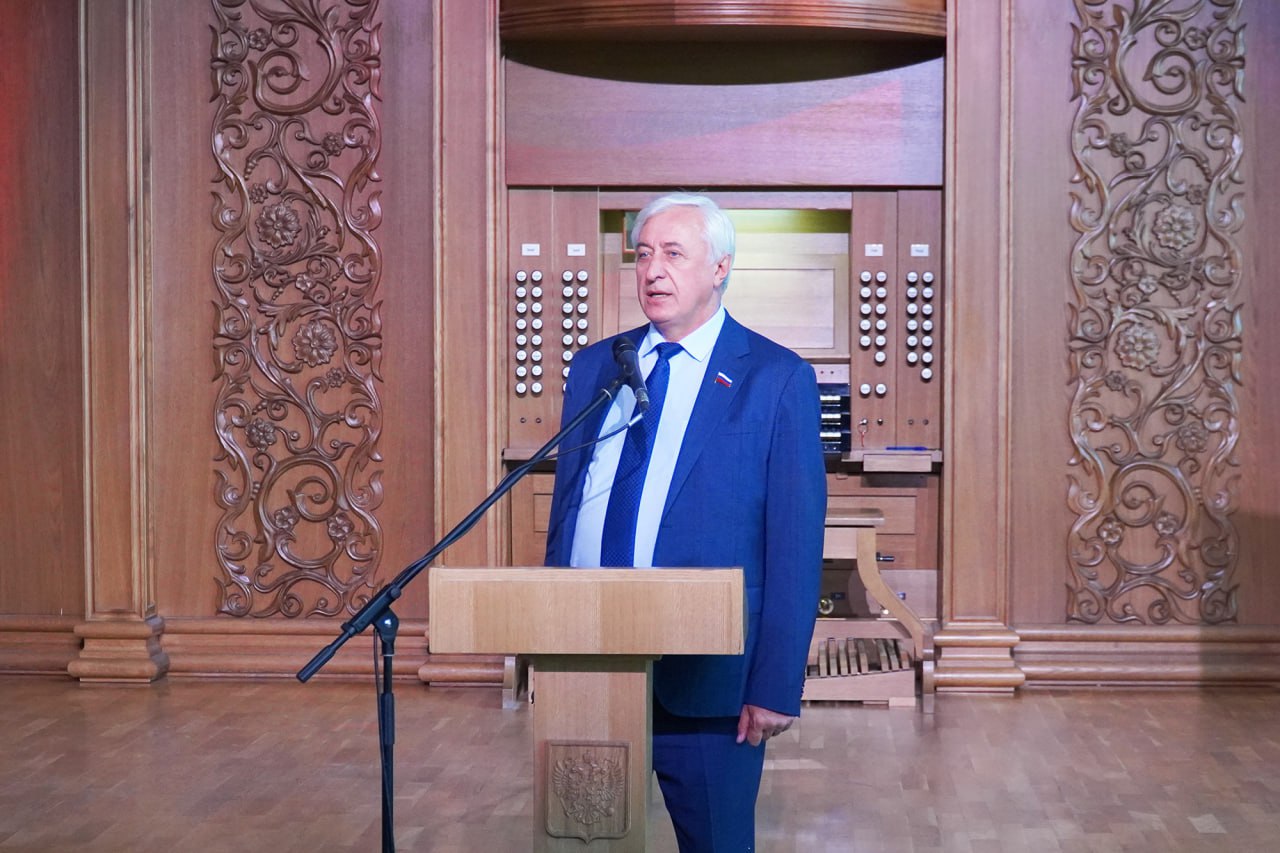 Александр Ломовцев приветствовал активистов профсоюзного движения Александр Ломовцев приветствовал активистов профсоюзного движения