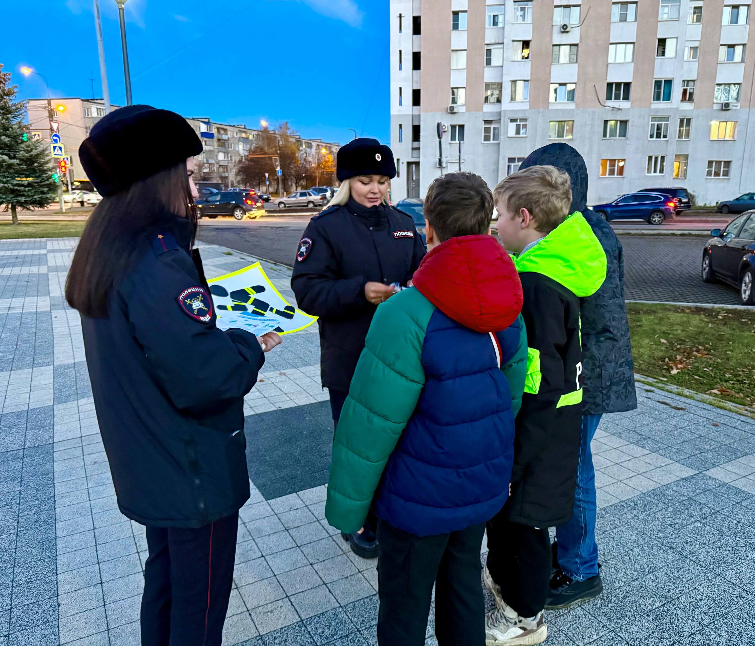 Сотрудники региональной Госавтоинспекции призвали пешеходов быть внимательнымив неблагоприятных погодных условиях Сотрудники региональной Госавтоинспекции призвали пешеходов быть внимательнымив неблагоприятных погодных условиях