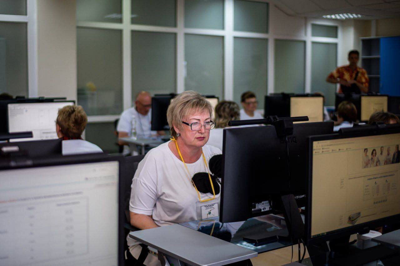 Олег Мельниченко: Год назад в Пензенской области заработал «Университет серебряного возраста», чтобы помочь старшему поколению адаптироваться к происходящим в обществе изменениям Олег Мельниченко: Год назад в Пензенской области заработал «Университет серебряного возраста», чтобы помочь старшему поколению адаптироваться к происходящим в обществе изменениям