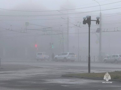 ВНИМАНИЕ ТУМАН!. МЧС России напоминает: будь внимателен на дороге при передвижении пешком и на автомобиле;