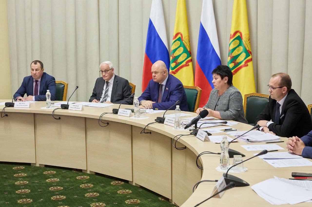 Олег Мельниченко: Проект регионального бюджета на 2026 год и плановые 2027-2028 годы рассмотрели сегодня на совместном заседании Стратегического совета и правительства Пензенской области Олег Мельниченко: Проект регионального бюджета на 2026 год и плановые 2027-2028 годы рассмотрели сегодня на совместном заседании Стратегического совета и правительства Пензенской области