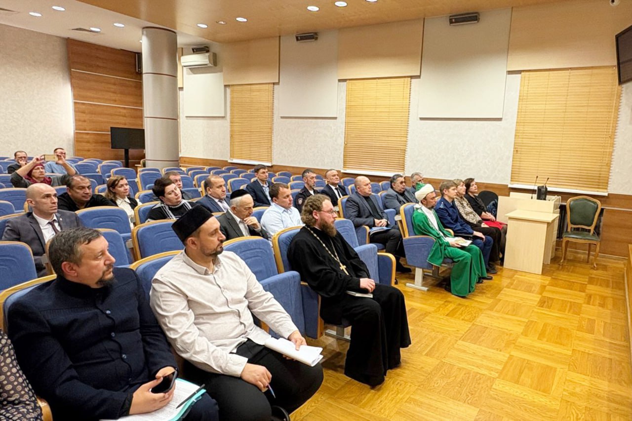 Сергей Егоров принял участие в обсуждении вопросов внутренней политики Сергей Егоров принял участие в обсуждении вопросов внутренней политики