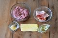 Невероятно вкусные мясные котлеты с сыром и беконом: готовим вместе!