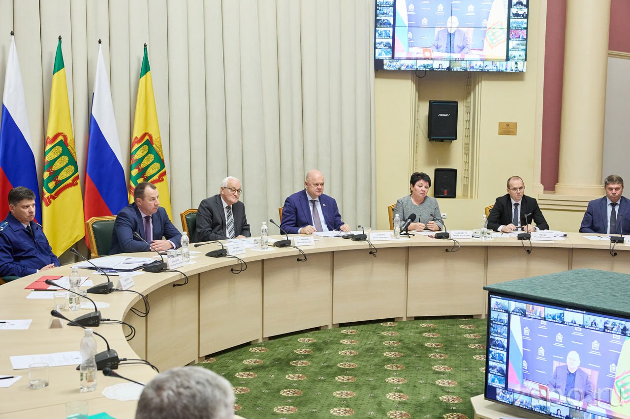 Вадим Супиков принял участие в совместном заседании Стратегического Совета и правительства региона Вадим Супиков принял участие в совместном заседании Стратегического Совета и правительства региона