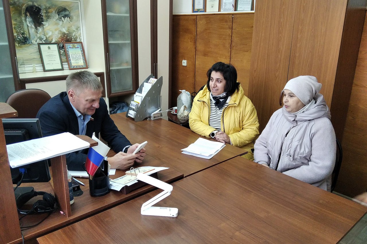 Дмитрий Петров провел прием жителей Иссинского района Дмитрий Петров провел прием жителей Иссинского района