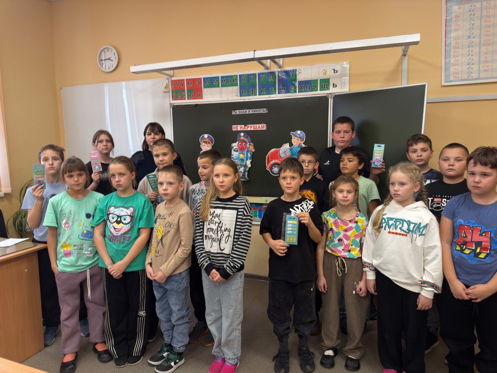 Сотрудники Госавтоинспекции Тамалинского района провели викторину по Правилам дородного движения в пришкольном оздоровительном лагере «Радуга» Сотрудники Госавтоинспекции Тамалинского района провели викторину по Правилам дородного движения в пришкольном оздоровительном лагере «Радуга»