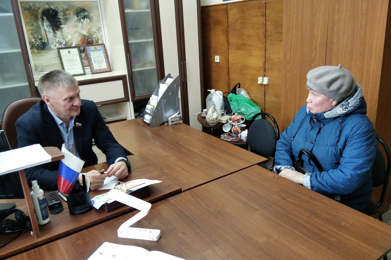 Дмитрий Петров провел прием жителей Иссинского района