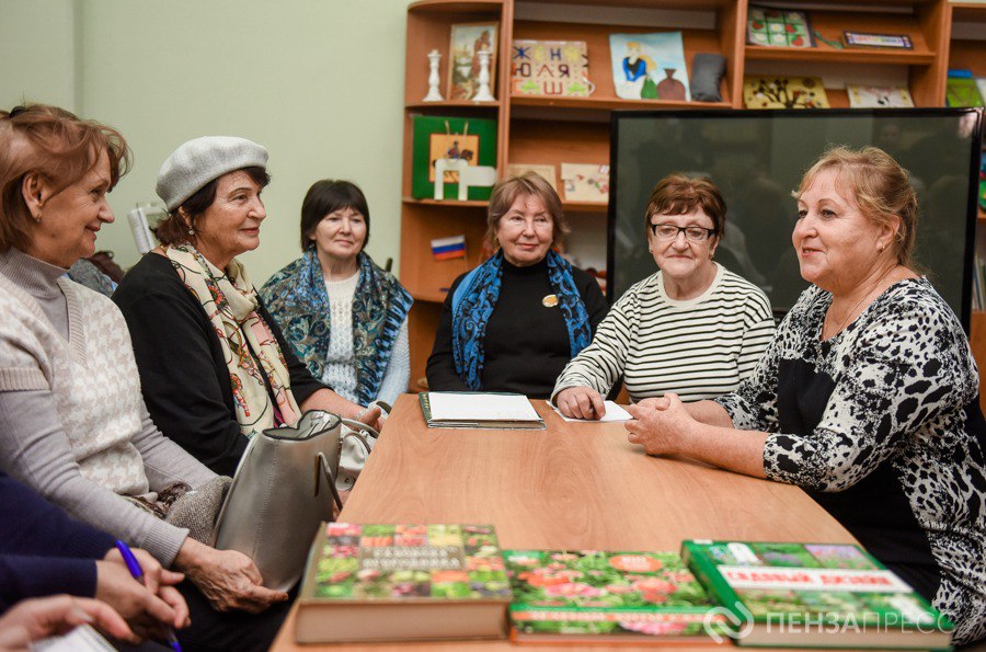 Участники губернаторского проекта «Серебряная Пенза» приступили к занятиям по садоводству в «Университете серебряного возраста» в корпусе областной библиотеки им. Лермонтова на ул. Белинского, 10