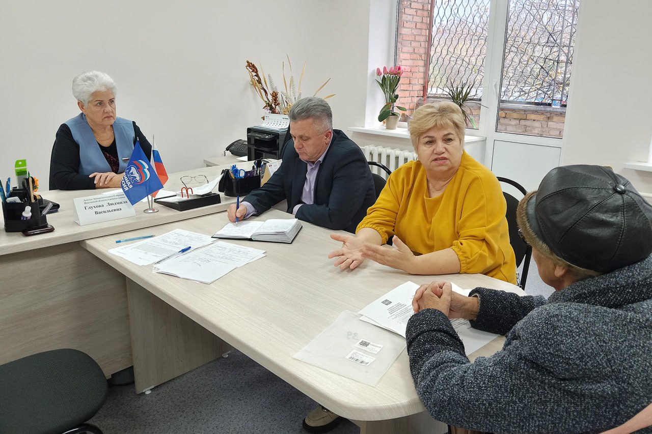 Людмила Глухова провела прием граждан в Каменке Людмила Глухова провела прием граждан в Каменке