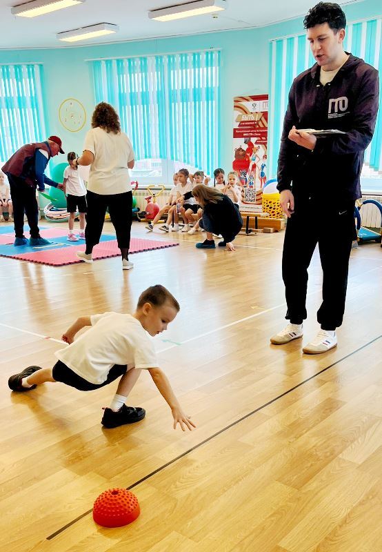 Дети сдали нормативы ГТО. Муниципальный центр тестирования Всероссийского физкультурно-спортивного комплекса «Готов к труду и обороне» посетил два дошкольных образовательных учреждения