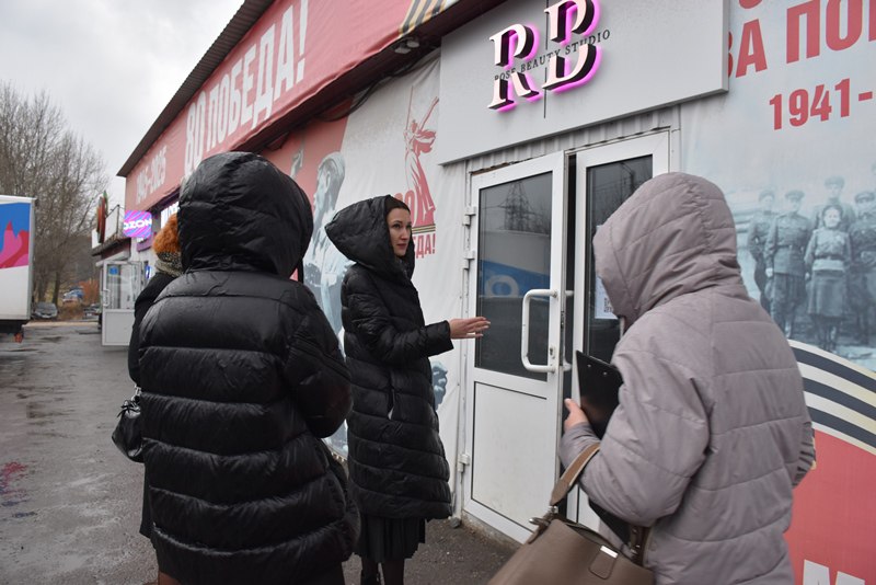 Дарья Просточенко проверила состояние территорий около НТО в Октябрьском районе