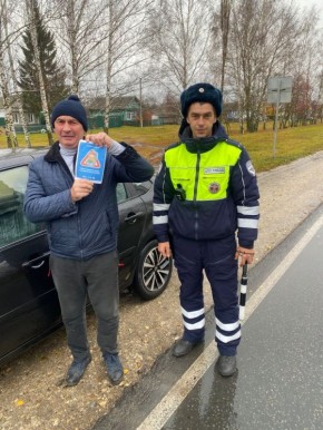 Сотрудники Госавтоинспекции по Наровчатскому району провели профилактическую акцию «Безопасность маленьких пассажиров - ответственность родителей !»