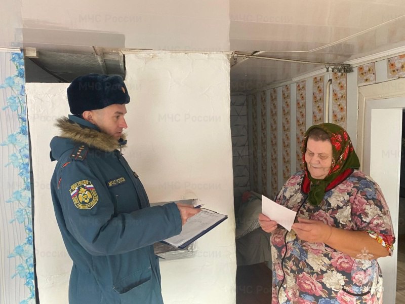 И в выходные, и в праздники сотрудники МЧС России проводят профилактические рейды