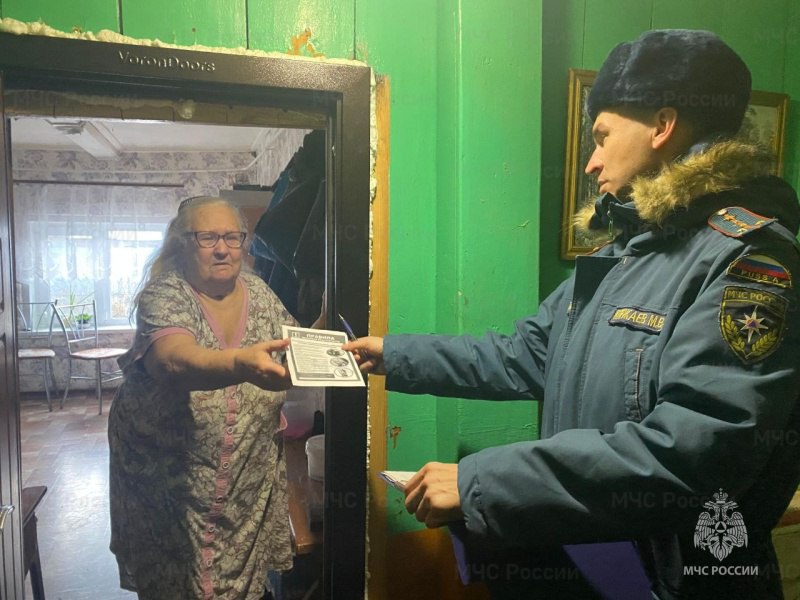 И в выходные, и в праздники сотрудники МЧС России проводят профилактические рейды И в выходные, и в праздники сотрудники МЧС России проводят профилактические рейды