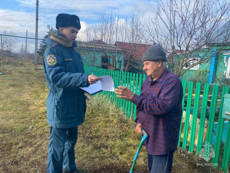 И в выходные, и в праздники сотрудники МЧС России проводят профилактические рейды И в выходные, и в праздники сотрудники МЧС России проводят профилактические рейды