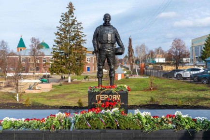 Олег Мельниченко: В День народного единства в Русском Камешкире открыли памятник землякам, отдавшим свои жизни при защите Родины