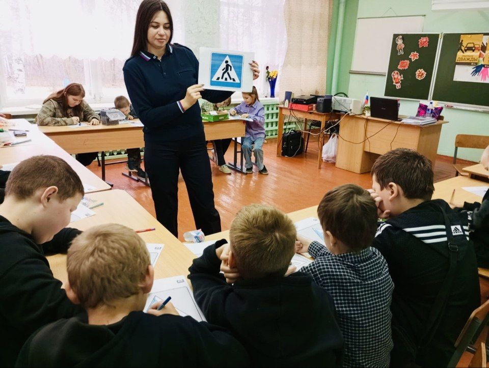 Урок для юных пешеходов провели сотрудники Госавтоинспекции Кузнецкого района Урок для юных пешеходов провели сотрудники Госавтоинспекции Кузнецкого района