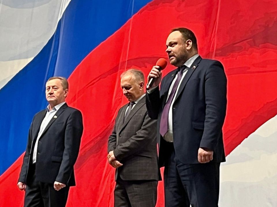 Александр Васильев обратился к кузнечанам в связи с государственным и православным праздниками Александр Васильев обратился к кузнечанам в связи с государственным и православным праздниками