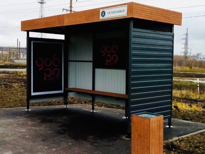 Олег Денисов: Завершаем монтаж остановочных павильонов на улице Новоселов Олег Денисов: Завершаем монтаж остановочных павильонов на улице Новоселов