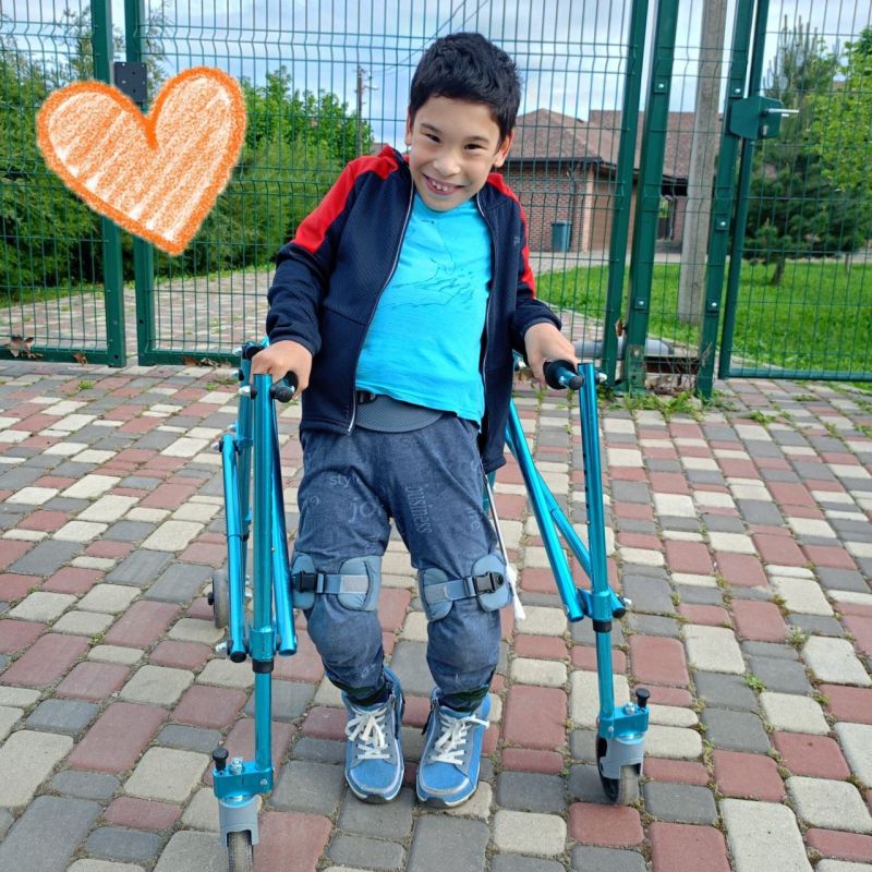 —Мам, смотри, какой красивый самолёт —Мам, смотри, какой красивый самолёт