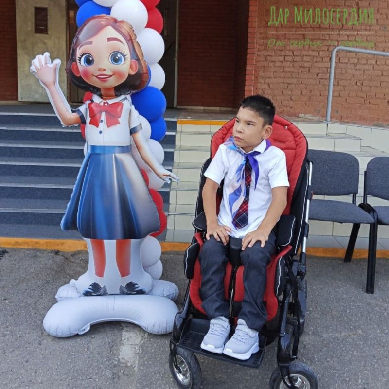 —Мам, смотри, какой красивый самолёт —Мам, смотри, какой красивый самолёт