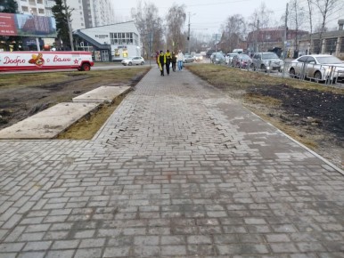 Благоустройство территории после раскопок в районе памятника на пересечении улиц Мира и Ленинградской - это 10 из 10