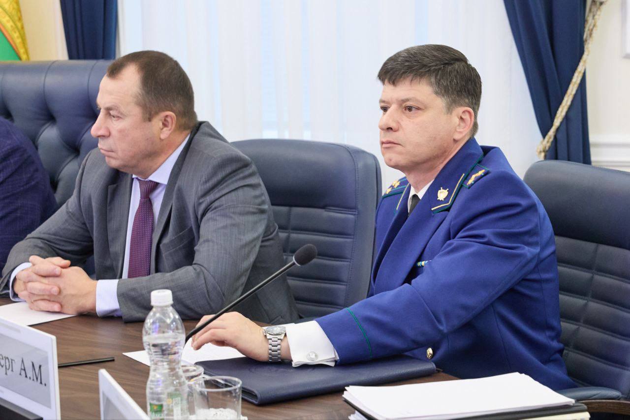 Олег Мельниченко: На заседании регионального правительства указал на недостатки благоустройства областного центра Олег Мельниченко: На заседании регионального правительства указал на недостатки благоустройства областного центра