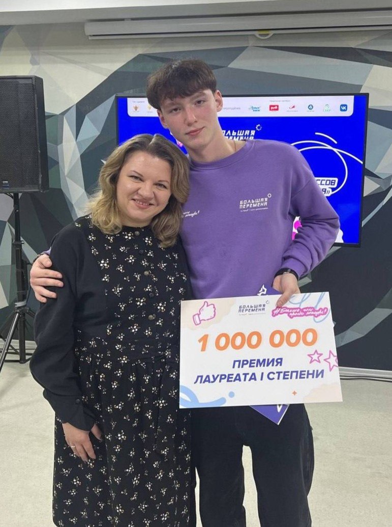 Олег Денисов: Вчера на сцене «Артек-Арены» состоялась торжественная церемония закрытия шестого сезона «Большой перемены» Олег Денисов: Вчера на сцене «Артек-Арены» состоялась торжественная церемония закрытия шестого сезона «Большой перемены»