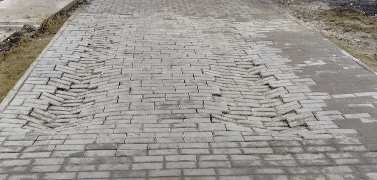 Благоустройство территории после раскопок в районе памятника на пересечении улиц Мира и Ленинградской - это 10 из 10 Благоустройство территории после раскопок в районе памятника на пересечении улиц Мира и Ленинградской - это 10 из 10