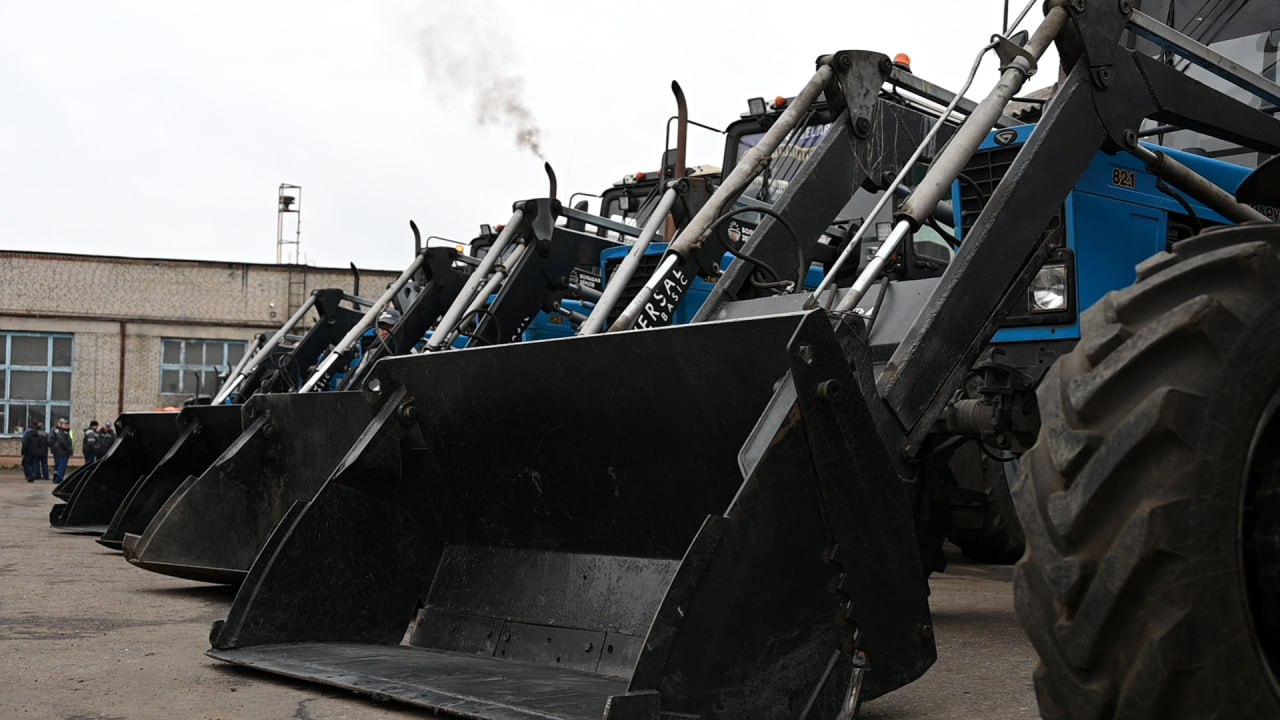 Олег Денисов: Проверил готовность коммунальной техники к зиме Олег Денисов: Проверил готовность коммунальной техники к зиме