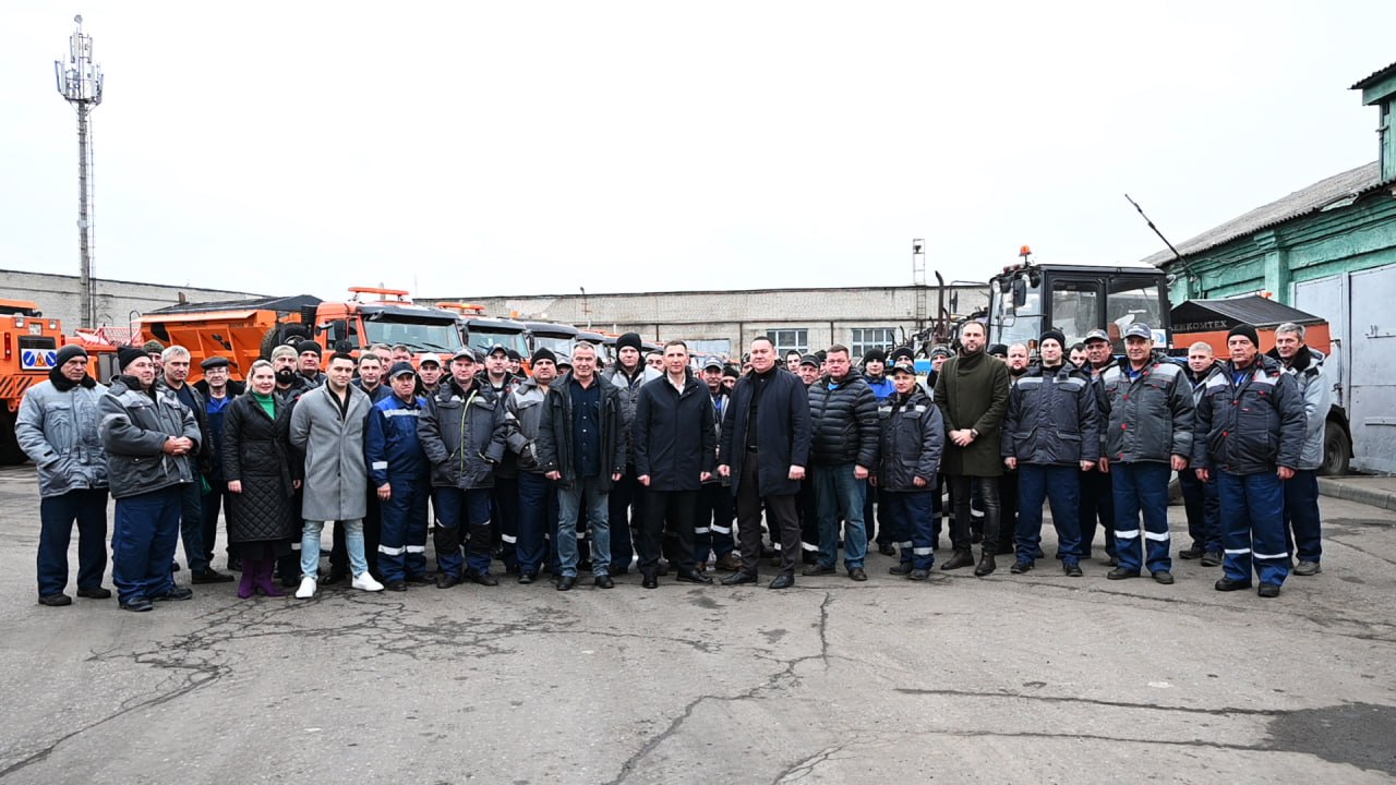 Олег Денисов: Проверил готовность коммунальной техники к зиме Олег Денисов: Проверил готовность коммунальной техники к зиме