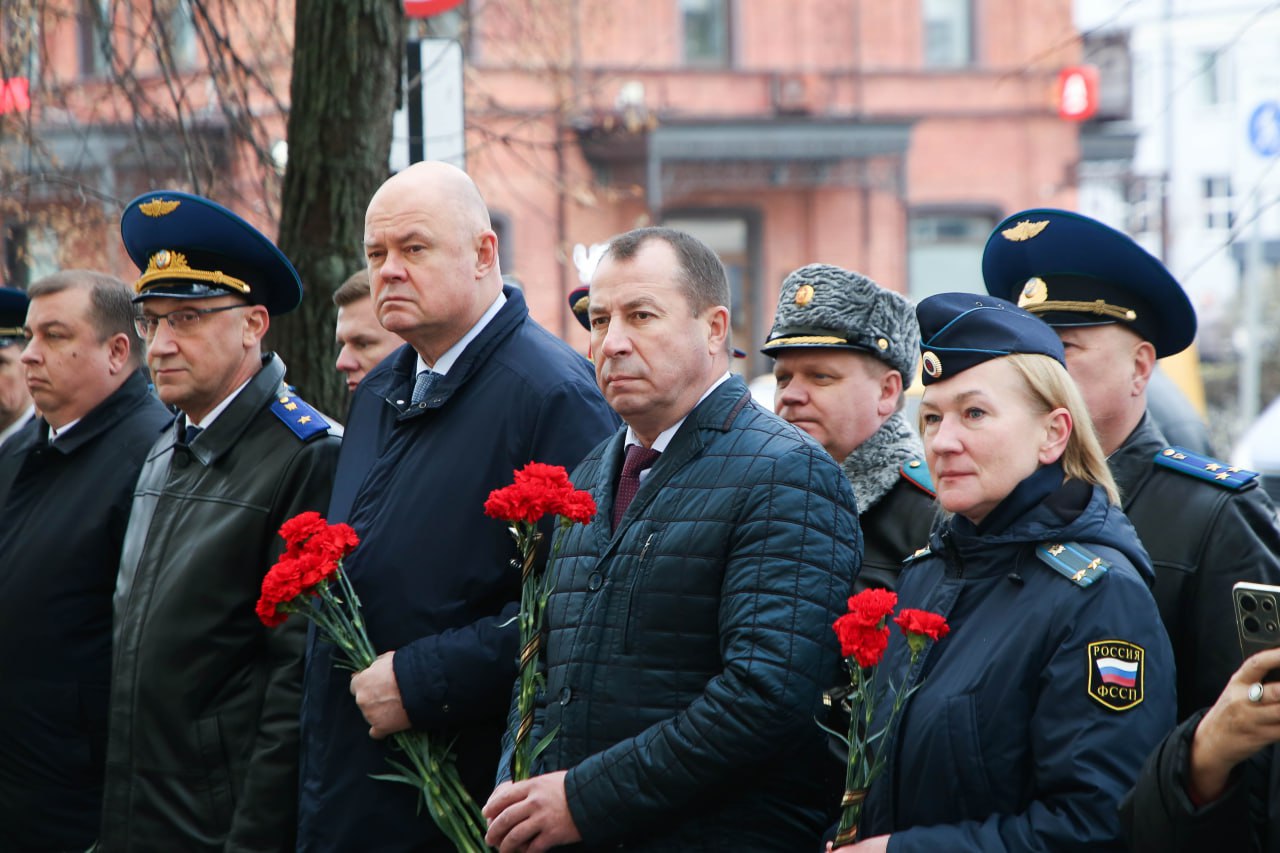 Вице-губернатор Сергей Федотов принял участие в торжественной церемонии открытия мемориальной доски, посвященной памяти заслуженного юриста РСФСР, почетного работника прокуратуры и государственного советника юстиции 3 класса... Вице-губернатор Сергей Федотов принял участие в торжественной церемонии открытия мемориальной доски, посвященной памяти заслуженного юриста РСФСР, почетного работника прокуратуры и государственного советника юстиции 3 класса...