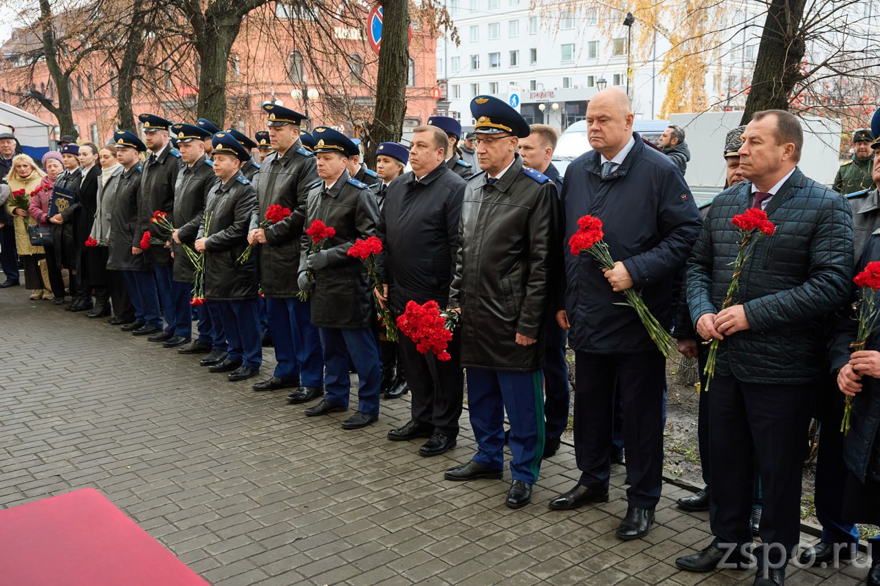 В Пензе открыли мемориальную доску в память о Почётном работнике прокуратуры Николае Кадникове
