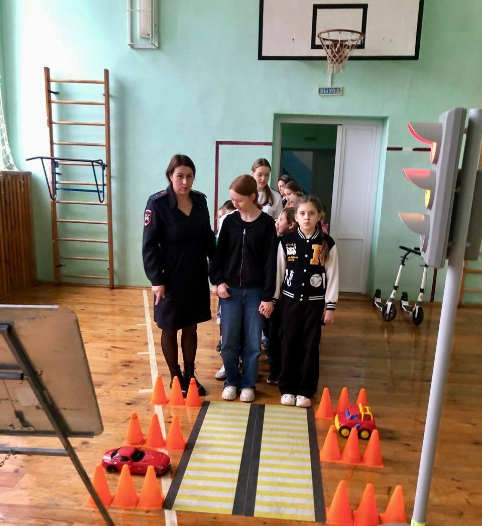 Сотрудники Госавтоинспекции Лунинского района и Лаборатория безопасности провели мероприятиедля воспитанников пришкольного лагеря Сотрудники Госавтоинспекции Лунинского района и Лаборатория безопасности провели мероприятиедля воспитанников пришкольного лагеря