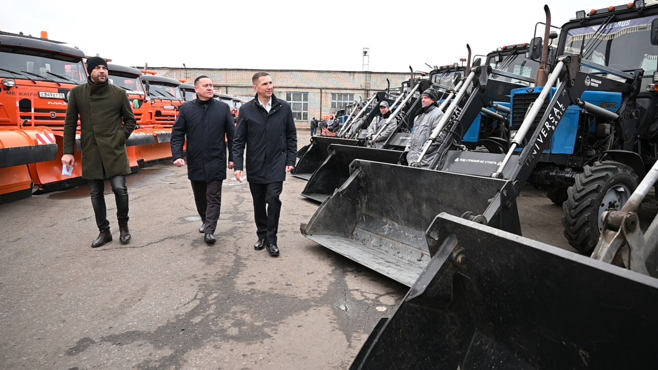 Глава города Олег Денисов проверил, как подготовлена к зиме коммунальная техника Глава города Олег Денисов проверил, как подготовлена к зиме коммунальная техника