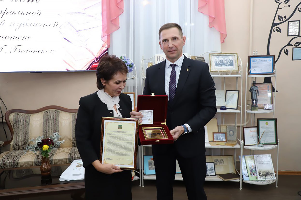 Олег Денисов: Городской публичной библиотеке имени Белинского – 130 лет! Олег Денисов: Городской публичной библиотеке имени Белинского – 130 лет!