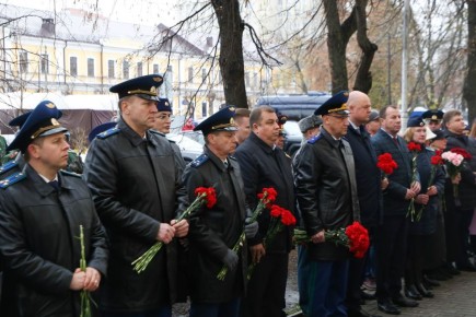 Вице-губернатор Сергей Федотов принял участие в торжественной церемонии открытия мемориальной доски, посвященной памяти заслуженного юриста РСФСР, почетного работника прокуратуры и государственного советника юстиции 3 класса...