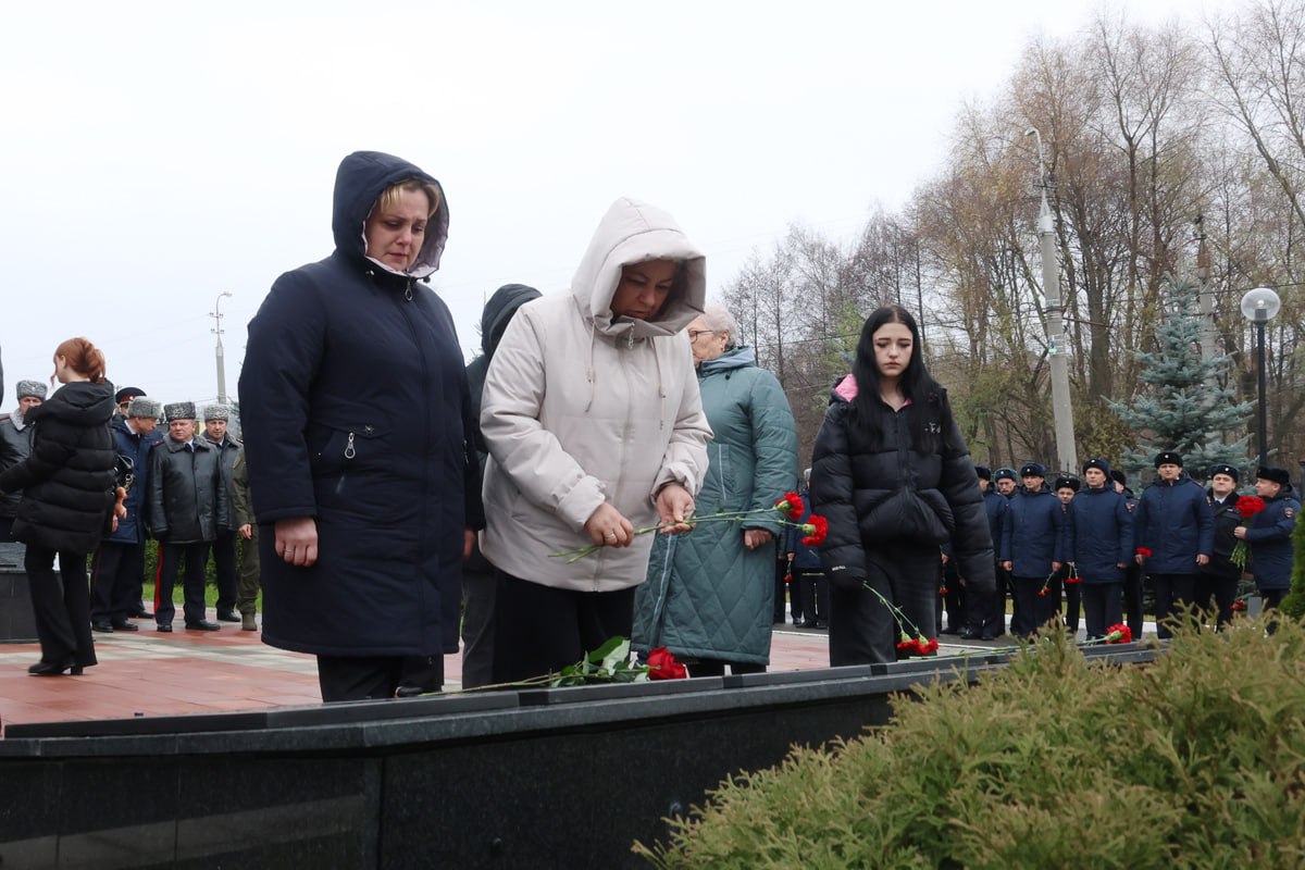 Никто не забыт. В Пензе полицейские почтили память коллег, погибших при исполнении служебных обязанностей Никто не забыт. В Пензе полицейские почтили память коллег, погибших при исполнении служебных обязанностей