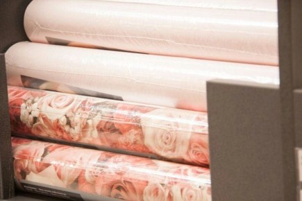 Как снять старые обои: способы, которые работают