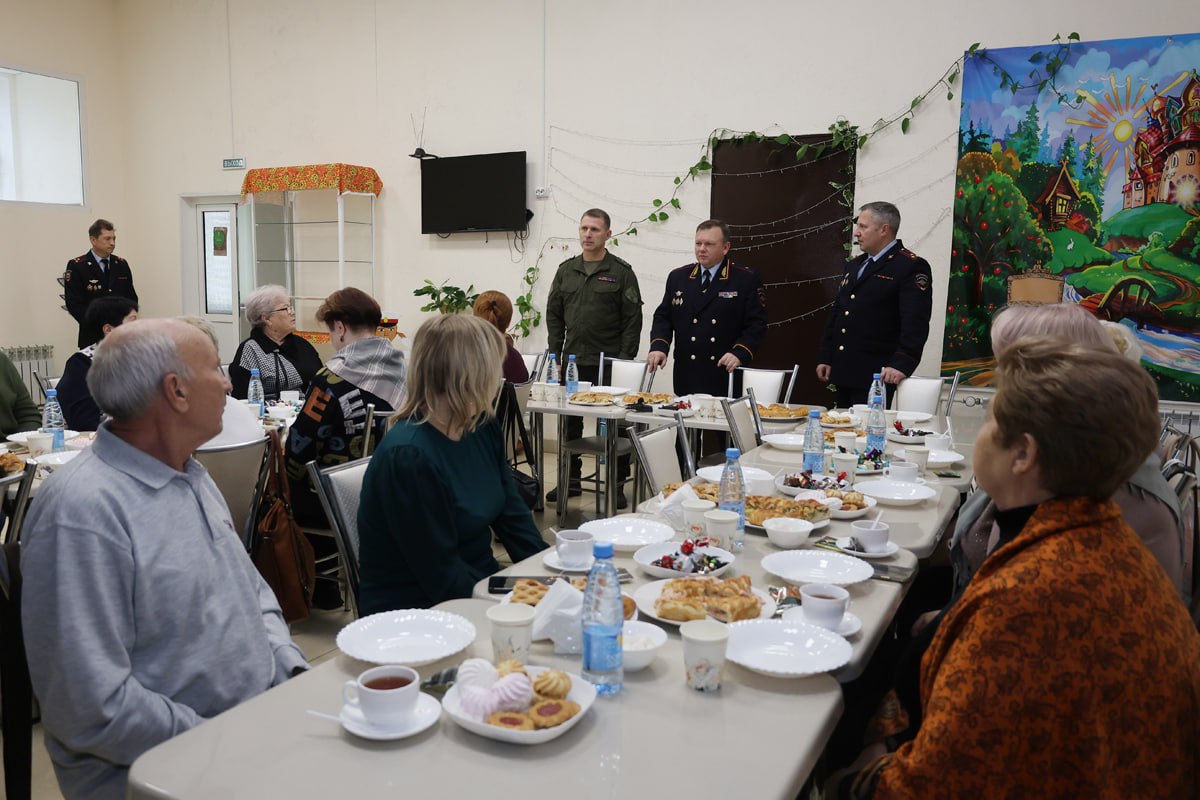 Никто не забыт. В Пензе полицейские почтили память коллег, погибших при исполнении служебных обязанностей Никто не забыт. В Пензе полицейские почтили память коллег, погибших при исполнении служебных обязанностей