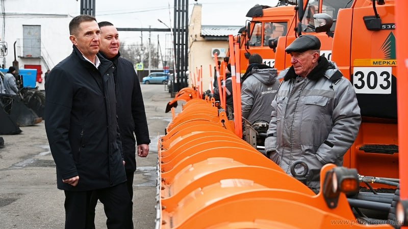 Олег Денисов проверил готовность коммунальной техники к зиме Олег Денисов проверил готовность коммунальной техники к зиме